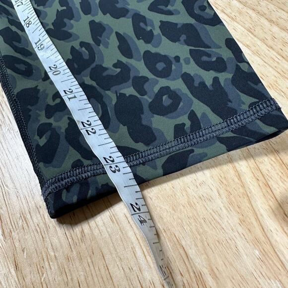 Sweaty Betty NWT Zero Gravity 7/8 Running Leggings Olive Leopard Size XL Sculpt - Picture 12 of 12